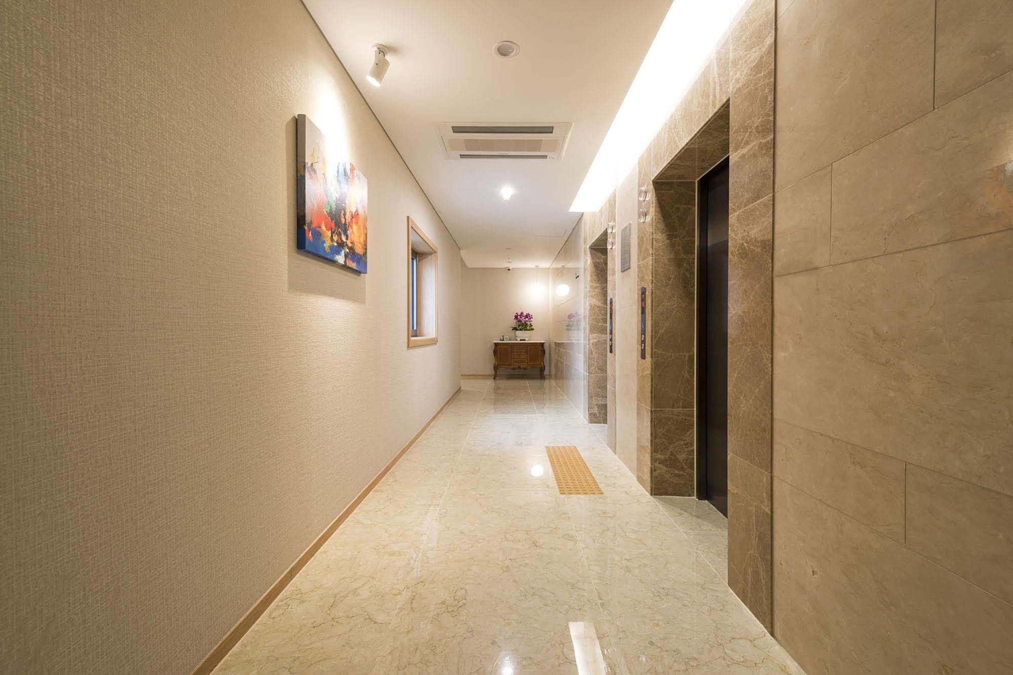 Goldriver Hotel Seoul Exterior photo